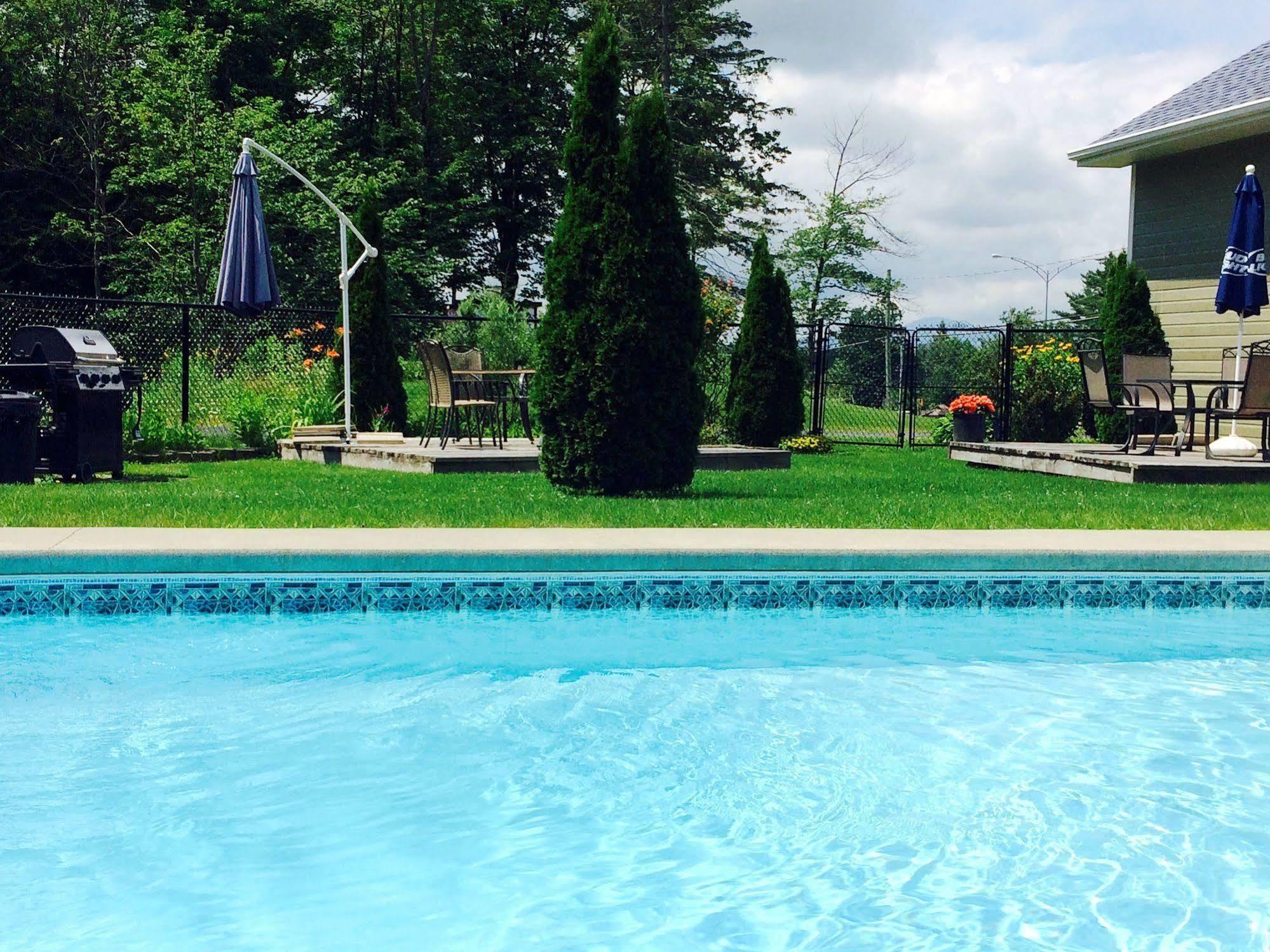 Motel Des Cedres Шербрук Екстериор снимка